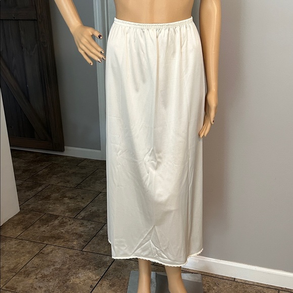 Vanity Fair Vintage Cream Midi Skirt / Slip Made in USA 🇺🇸 - Picture 1 of 8